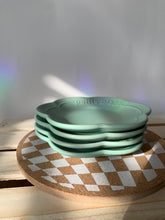 Load image into Gallery viewer, 4" Wide Flower Shaped Plant Tray